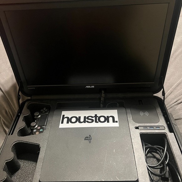 POGA Gaming Case /w PS4 system 2 controllers - Picture 1 of 8